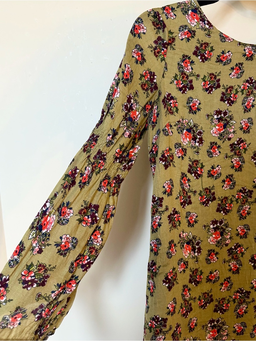 Olive Green Floral Long-Sleeve Shift Dress - Picture 2 of 4